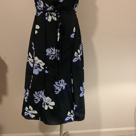 BANANA Republic Navy Color Floral Design Maxi Dress Size S- Like New. - Picture 5 of 15